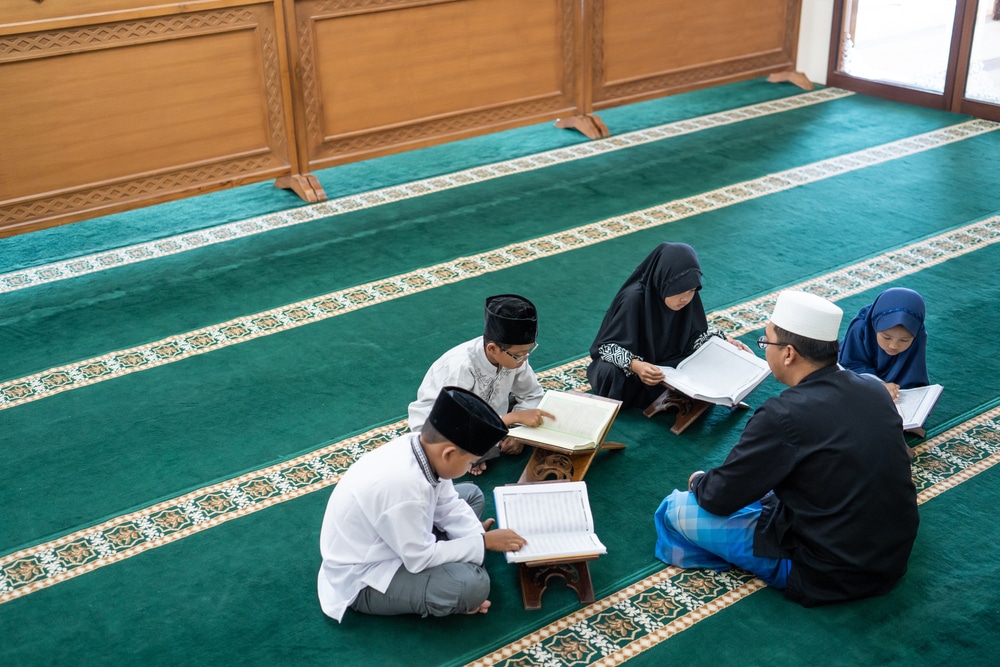 Kid,Learning,To,Read,Quran,With,Muslim,Teacher,Or,Ustad
